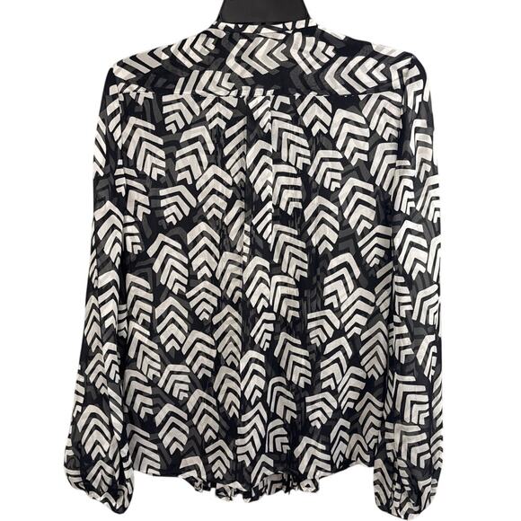 Diane Von Furstenberg Silk Blouse Sheer Black White Pleated Timeless Style SZ 4 - Picture 2 of 9